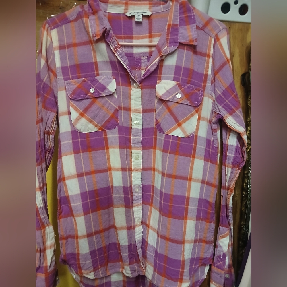 American Eagle ( M )Purple and Orange Plaid Button-Up Shirt